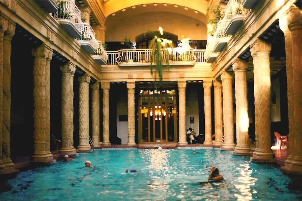 Riverside Green, 5Th District Budapest 0*,